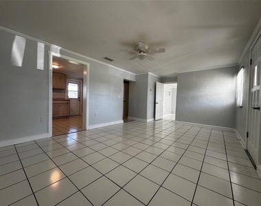 905 S Central Avenue - Photo Thumbnail 2