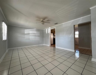 905 S Central Avenue - Photo Thumbnail 3