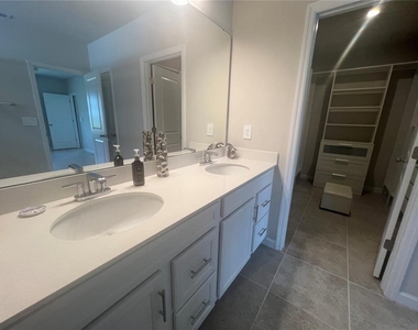 1717 W Palms Drive - Photo Thumbnail 28
