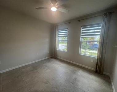 1717 W Palms Drive - Photo Thumbnail 5