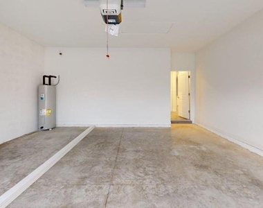 7761 Lakes Edge Lane - Photo Thumbnail 16