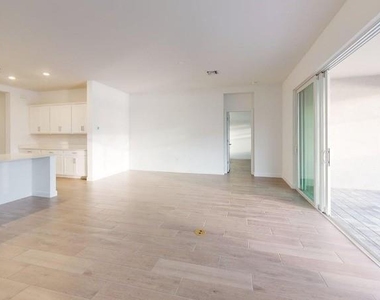 7761 Lakes Edge Lane - Photo Thumbnail 23