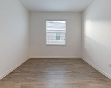 7761 Lakes Edge Lane - Photo Thumbnail 9