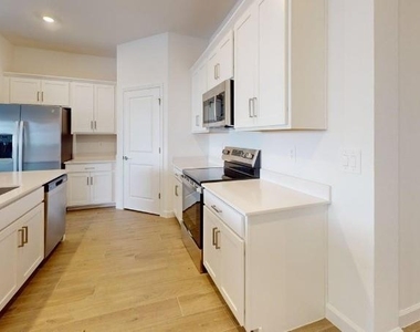 7761 Lakes Edge Lane - Photo Thumbnail 18