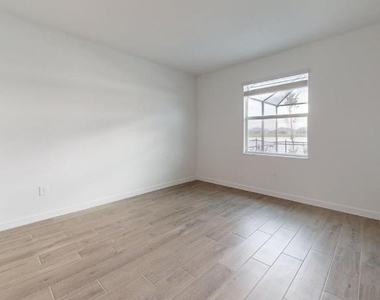 7761 Lakes Edge Lane - Photo Thumbnail 12