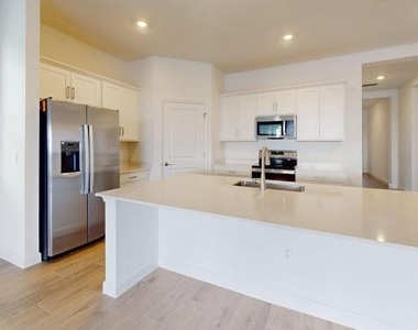 7761 Lakes Edge Lane - Photo Thumbnail 17