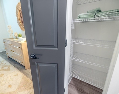 1420 Lakefront Drive - Photo Thumbnail 9