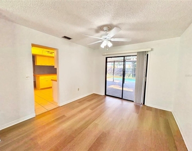 7704 24th Avenue W - Photo Thumbnail 6
