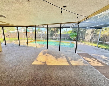 7704 24th Avenue W - Photo Thumbnail 22
