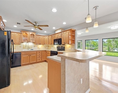 8006 Oak Drive - Photo Thumbnail 12