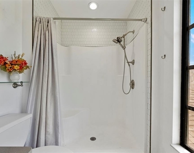 8006 Oak Drive - Photo Thumbnail 23