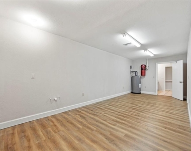 8006 Oak Drive - Photo Thumbnail 4