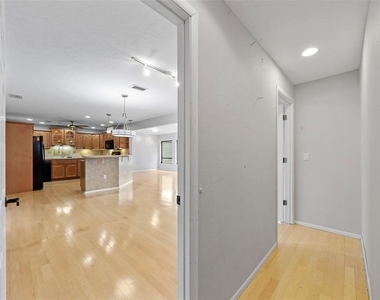 8006 Oak Drive - Photo Thumbnail 17