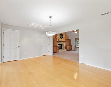 8006 Oak Drive - Photo Thumbnail 11
