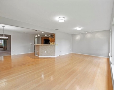 8006 Oak Drive - Photo Thumbnail 14