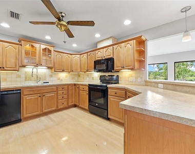 8006 Oak Drive - Photo Thumbnail 13