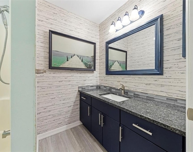 8006 Oak Drive - Photo Thumbnail 3
