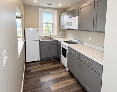 1142 W Hamilton Street - Photo Thumbnail 3