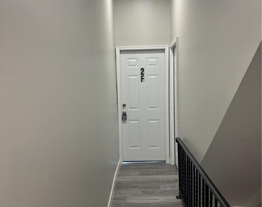 1142 W Hamilton Street - Photo Thumbnail 2