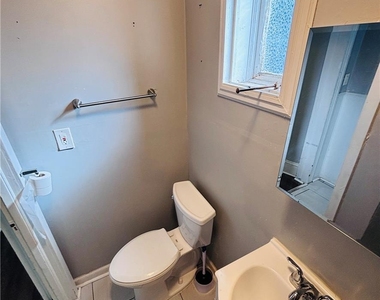 1154 Washington - Photo Thumbnail 3
