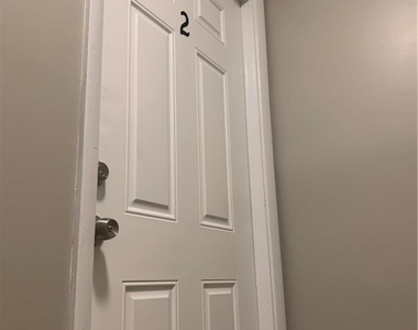 828 N Sherman Street - Photo Thumbnail 4