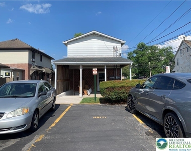 828 N Sherman Street - Photo Thumbnail 18