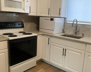 828 N Sherman Street - Photo Thumbnail 5