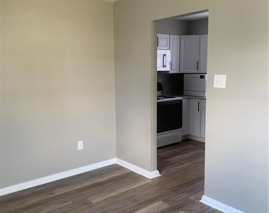 828 N Sherman Street - Photo Thumbnail 7