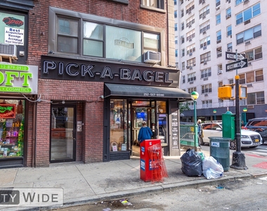 340 East 53rd Street - Photo Thumbnail 4