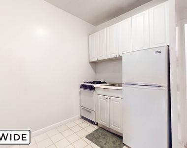 340 East 53rd Street - Photo Thumbnail 2