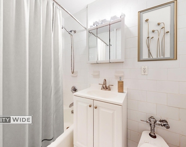 340 East 53rd Street - Photo Thumbnail 3