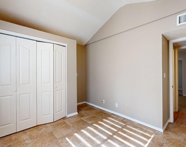 7580 Plaza Taurina Drive - Photo Thumbnail 14