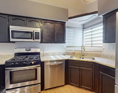 7580 Plaza Taurina Drive - Photo Thumbnail 9