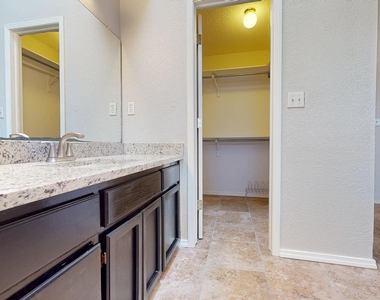 7580 Plaza Taurina Drive - Photo Thumbnail 31