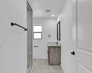 1107 Myrtle Avenue - Photo Thumbnail 9
