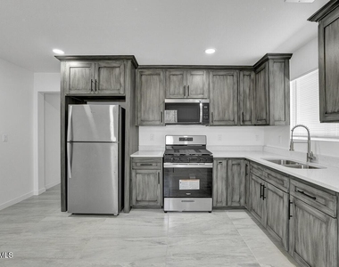 1107 Myrtle Avenue - Photo Thumbnail 2