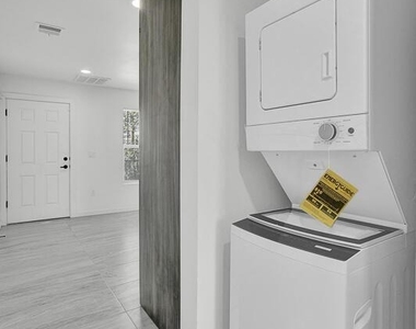 1107 Myrtle Avenue - Photo Thumbnail 8