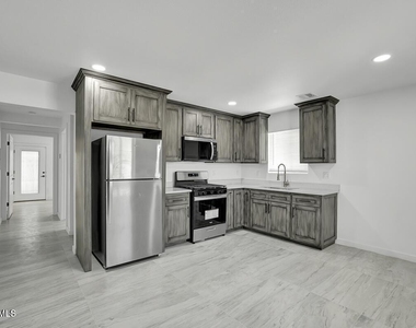 1107 Myrtle Avenue - Photo Thumbnail 4