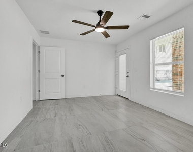 1107 Myrtle Avenue - Photo Thumbnail 6