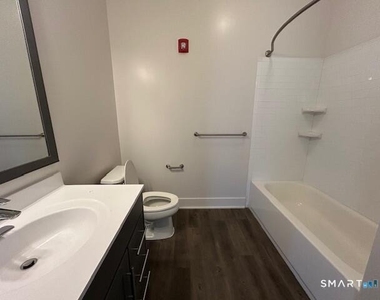 112a Southfield Avenue - Photo Thumbnail 13