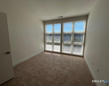 112a Southfield Avenue - Photo Thumbnail 12