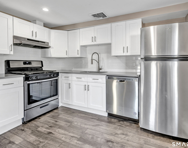 418 Howe Avenue - Photo Thumbnail 4