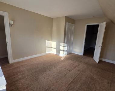 142 Oakland Terrace - Photo Thumbnail 10