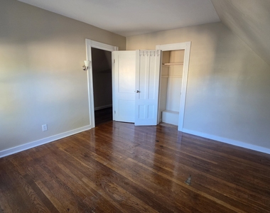 142 Oakland Terrace - Photo Thumbnail 8