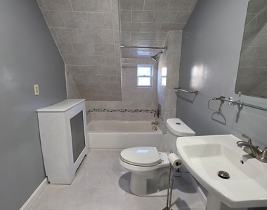 142 Oakland Terrace - Photo Thumbnail 3