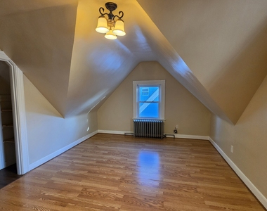 142 Oakland Terrace - Photo Thumbnail 14
