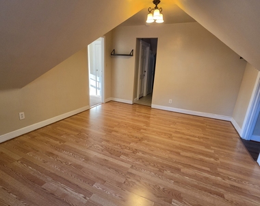 142 Oakland Terrace - Photo Thumbnail 13