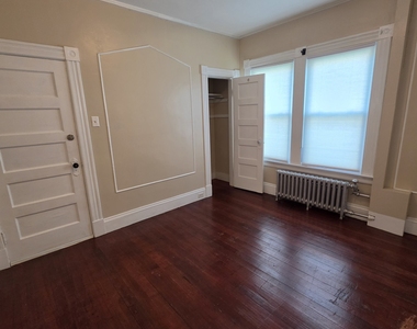 142 Oakland Terrace - Photo Thumbnail 13