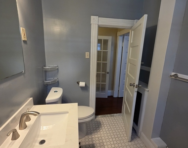 142 Oakland Terrace - Photo Thumbnail 5