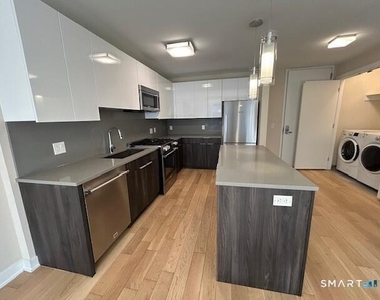 401 Atlantic Street - Photo Thumbnail 7